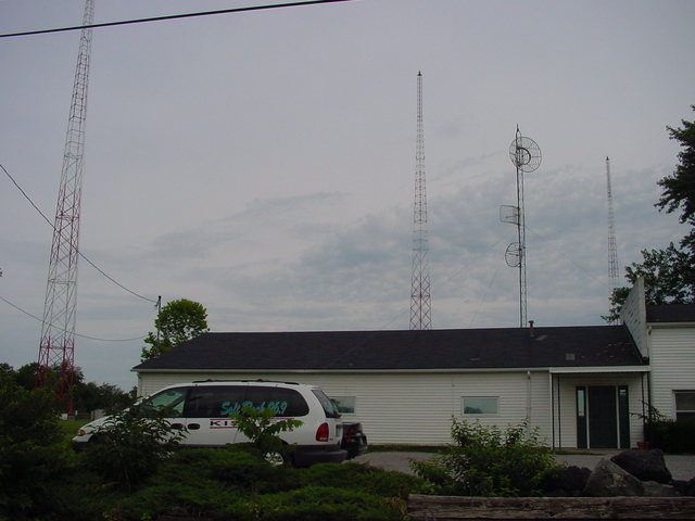 WLXG towers and studio