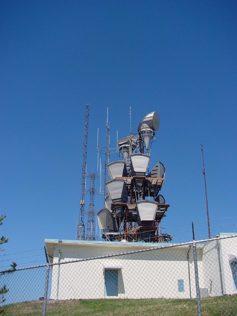 WMUU-FM (94.5 Greenville) with ex-Bell System microwave tower, Paris Mtn.