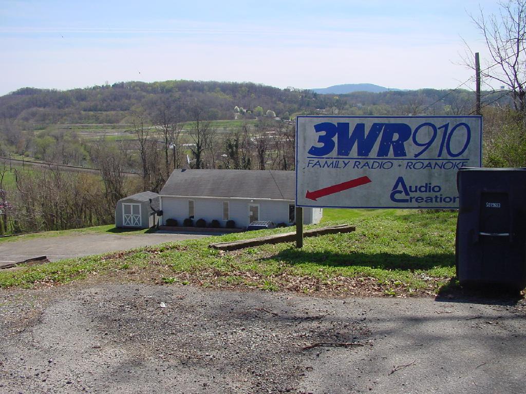 WWWR (910 Roanoke), 