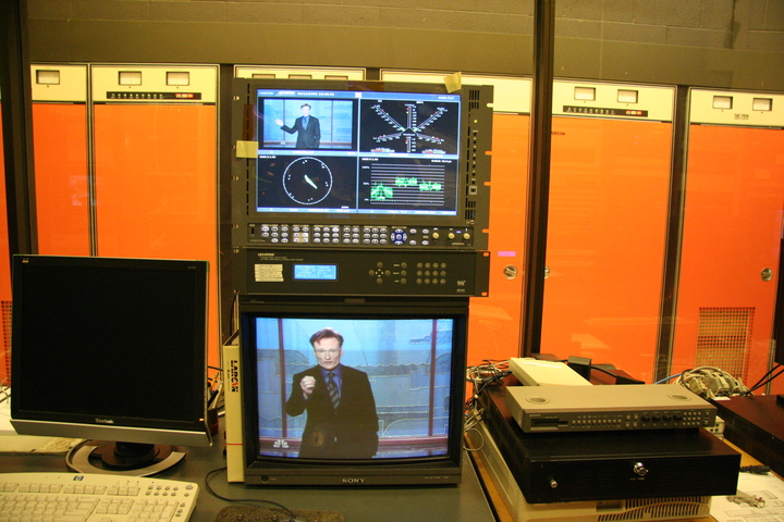 Digital and analog monitors
