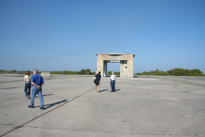 LC-34 pad and apron