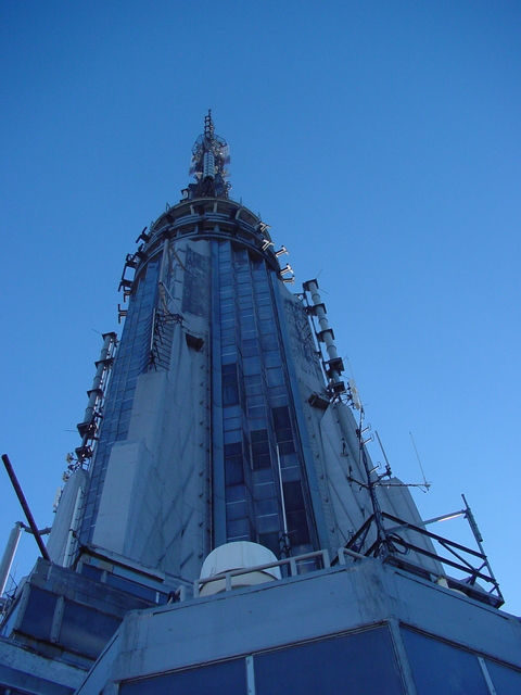 Looking up at the Empire mooring mast